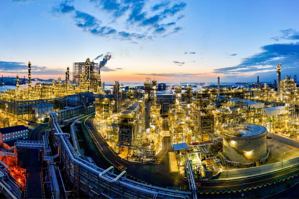 Industrial refinery with steel structures and protective coating applications